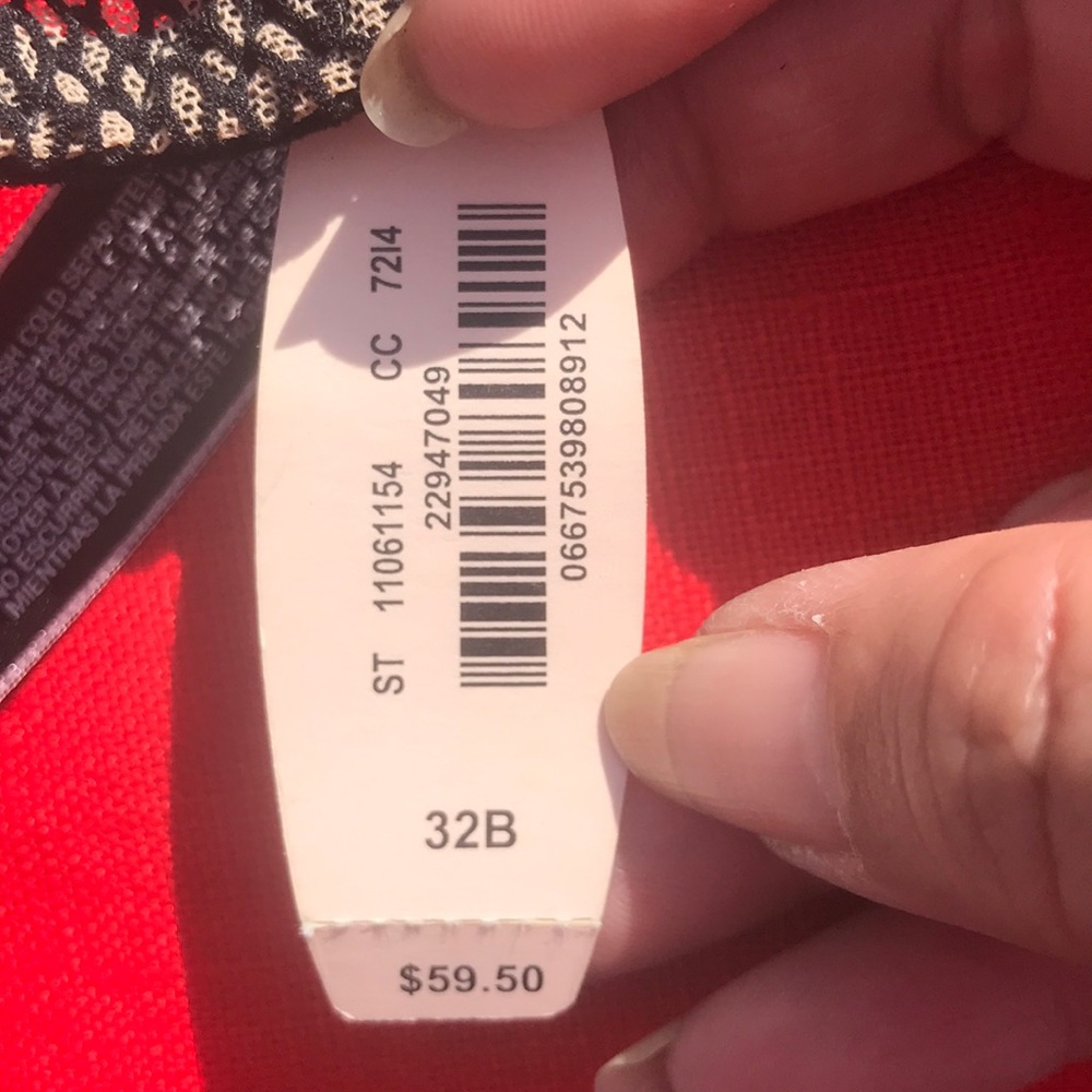 Victoria secret bombshell plunge bra - Picture 3 of 4